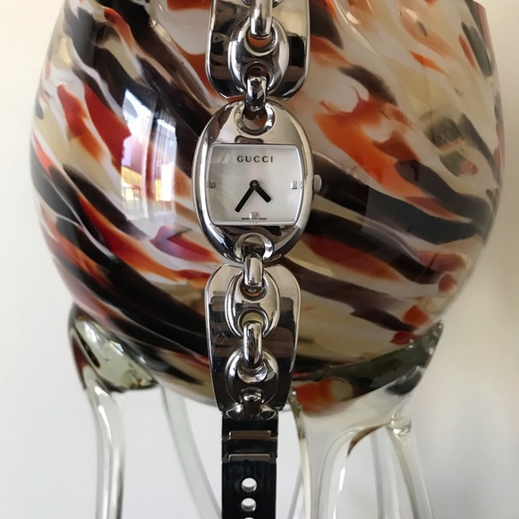 *Fabulous GUCCI Buckle Watch W/ Mother of Pearl* - Picture 2 of 8